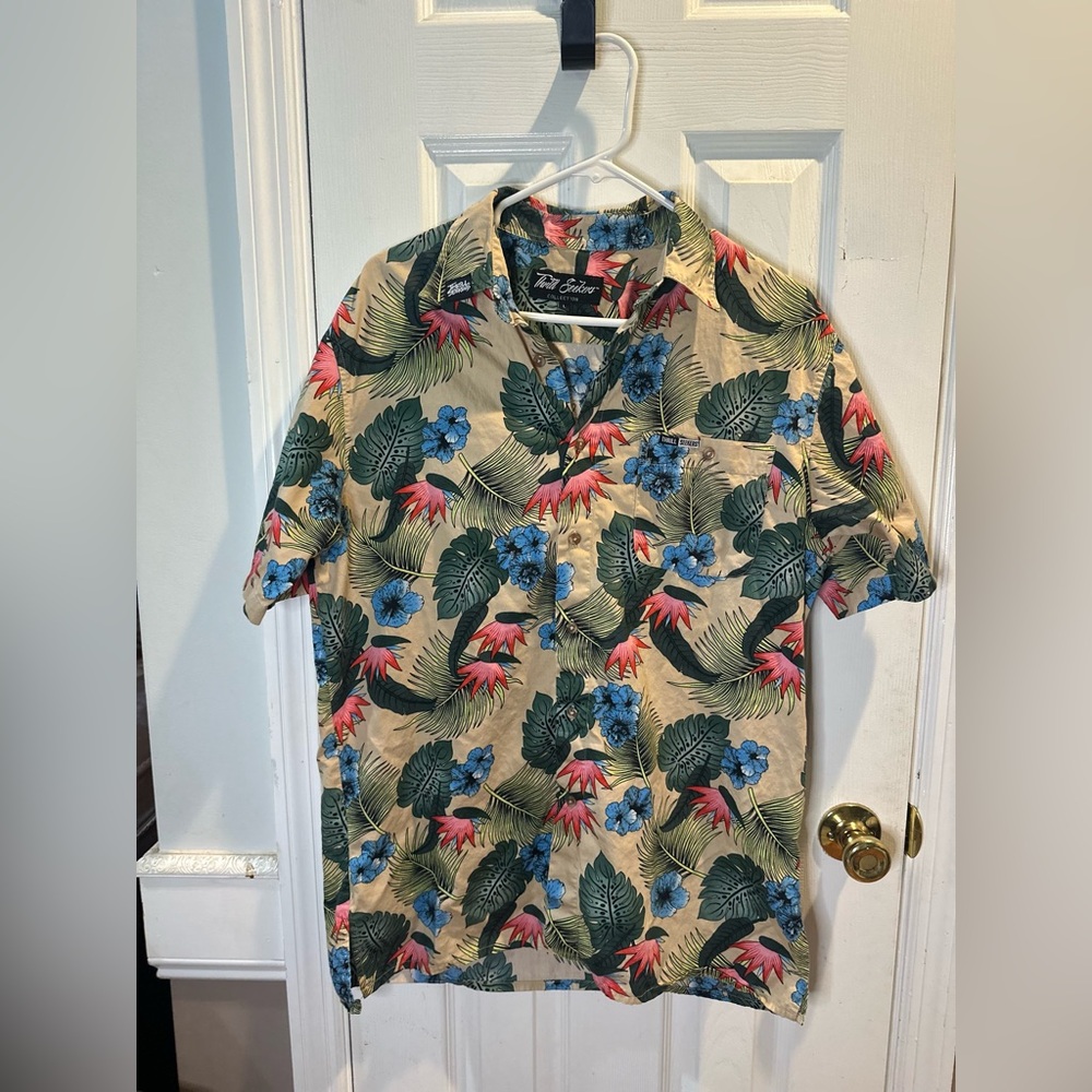 Thrill Seekers Mens Large Hawaiian‎ Short Sleeve Button Up Large Tropical Resort